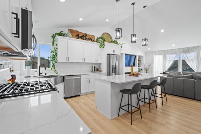 18608 E Lindsay Ln, Greenacres, WA 99016