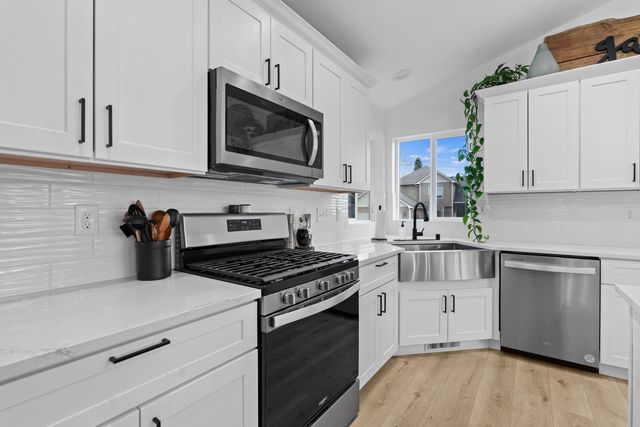 18608 E Lindsay Ln, Greenacres, WA 99016