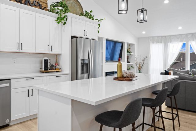 18608 E Lindsay Ln, Greenacres, WA 99016