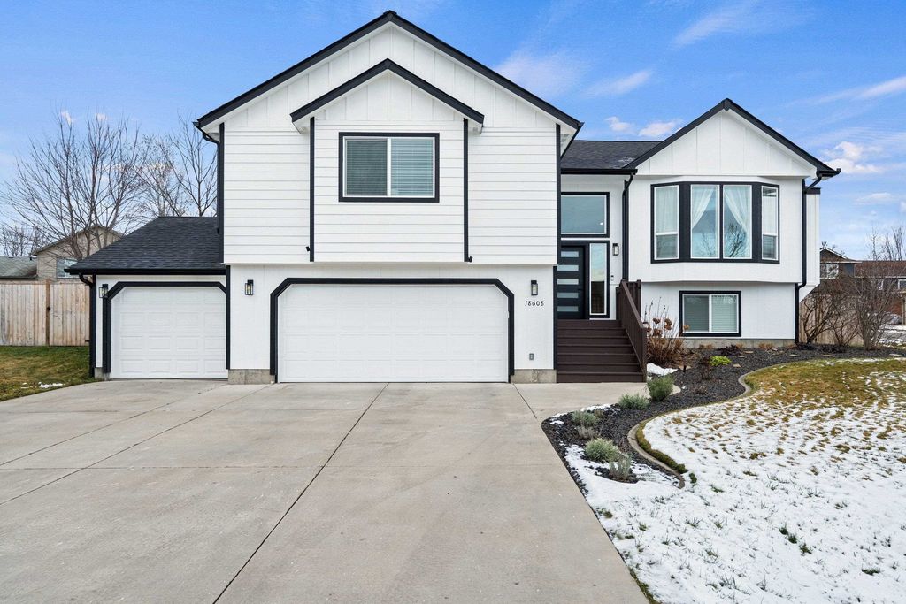 18608 E Lindsay Ln, Greenacres, WA 99016