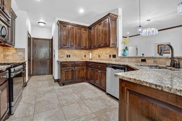 17701 Griffin Gate Drive, Edmond, OK 73012
