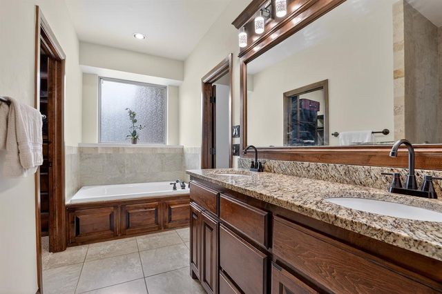 17701 Griffin Gate Drive, Edmond, OK 73012