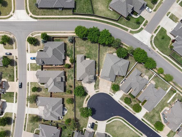 17701 Griffin Gate Drive, Edmond, OK 73012