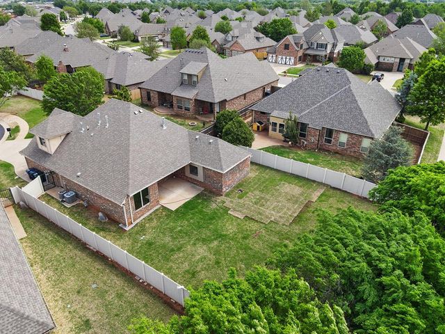 17701 Griffin Gate Drive, Edmond, OK 73012