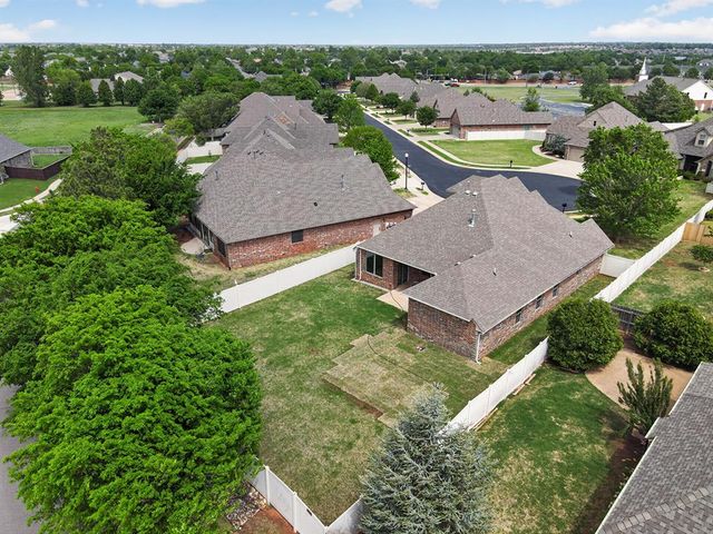 17701 Griffin Gate Drive, Edmond, OK 73012