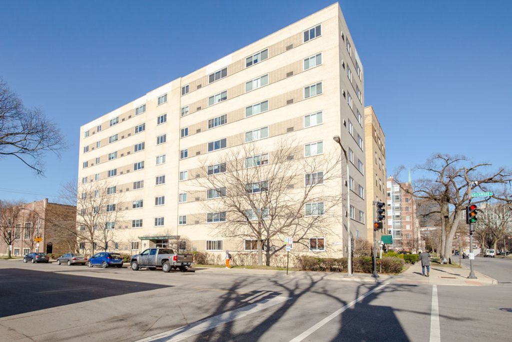 1400 Chicago Avenue 105, Evanston, IL 60201