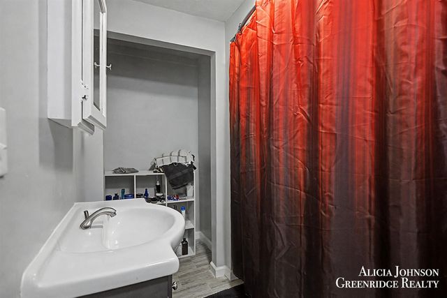 721 S Pearl Street, Belding, MI 48809