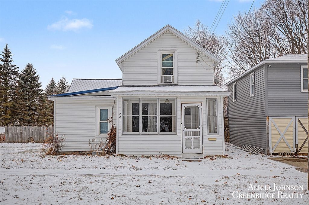 721 S Pearl Street, Belding, MI 48809