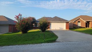 10718 Hillside Drive, Montgomery, TX 77356