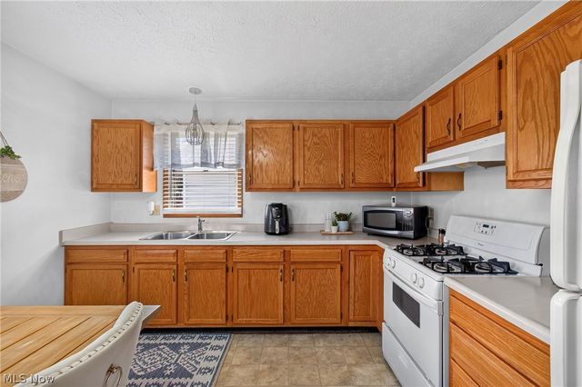 3014 Harmont Avenue NE, Canton, OH 44705