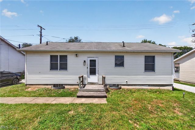 3014 Harmont Avenue NE, Canton, OH 44705