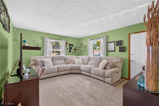 3014 Harmont Avenue NE, Canton, OH 44705