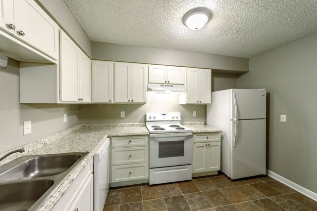 311 Hawkins Rd Apt L6, Clarksville, TN 37040