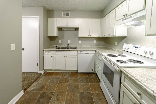 311 Hawkins Rd Apt L6, Clarksville, TN 37040