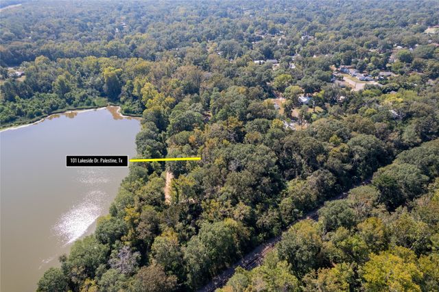 101 Lakeside Drive, Palestine, TX 75801