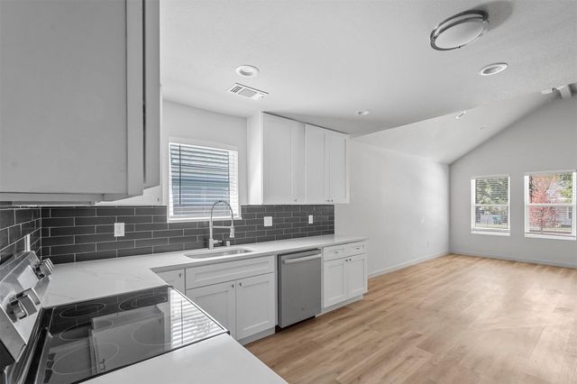 413 S Willow Street, Sherman, TX 75090