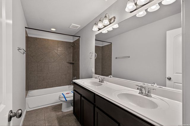 10426 ROSALINA LOOP, Converse, TX 78109