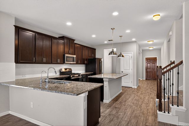 10426 ROSALINA LOOP, Converse, TX 78109