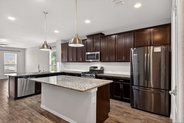 10426 ROSALINA LOOP, Converse, TX 78109