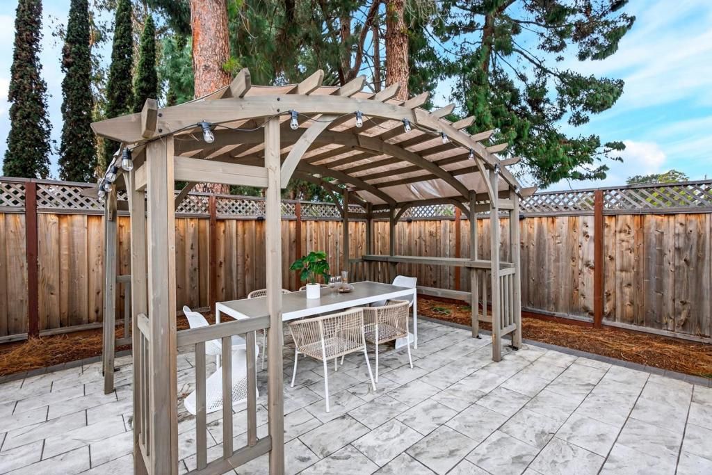 Image 25 of property listing at 275 Jackson Street, Sunnyvale, CA 94086