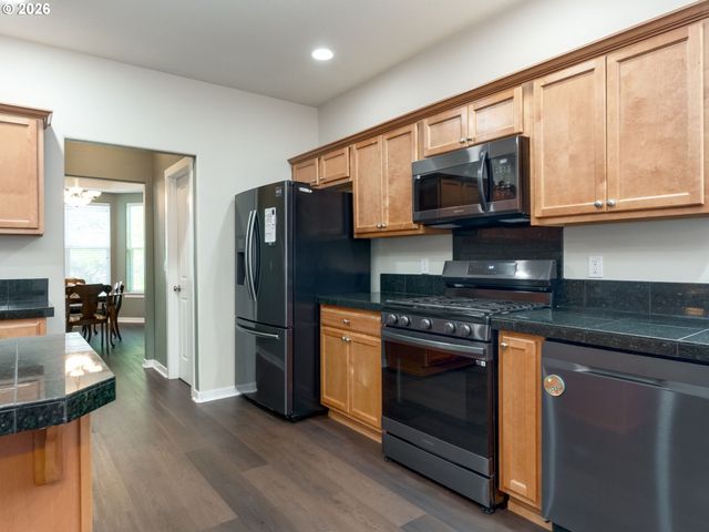 21390 Sw ROELLICH Ave, Sherwood, OR 97140