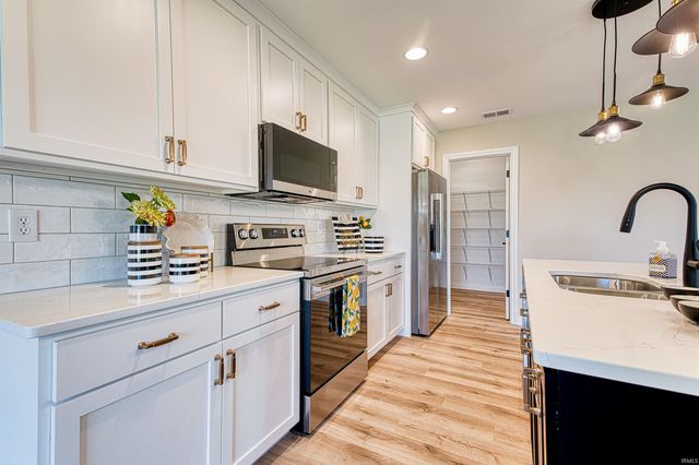 1546 Eli Drive, Evansville, IN 47711