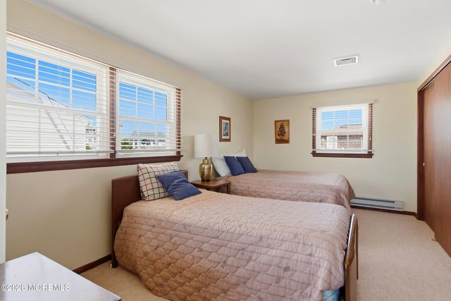 17 W Ramapo Lane, Long Beach Twp, NJ 08008
