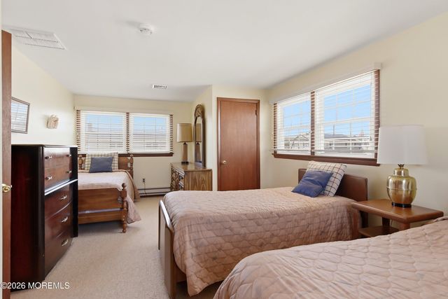 17 W Ramapo Lane, Long Beach Twp, NJ 08008