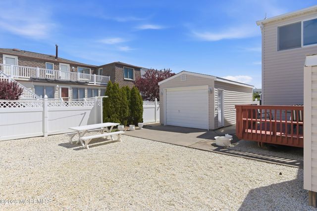 17 W Ramapo Lane, Long Beach Twp, NJ 08008