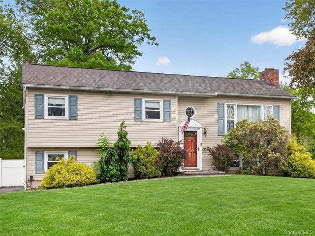 584 Babbling Brook Lane, Valley Cottage, NY 10989