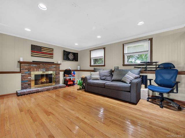 584 Babbling Brook Lane, Valley Cottage, NY 10989