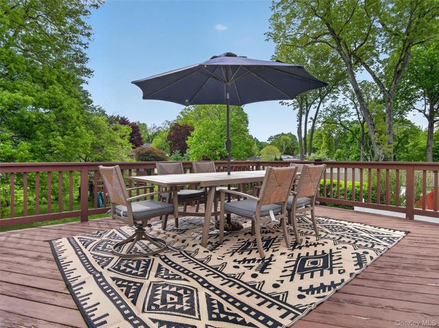 584 Babbling Brook Lane, Valley Cottage, NY 10989