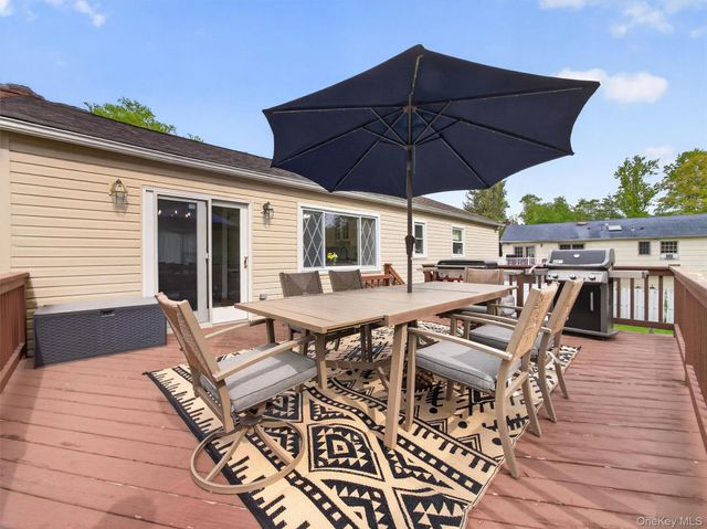 584 Babbling Brook Lane, Valley Cottage, NY 10989