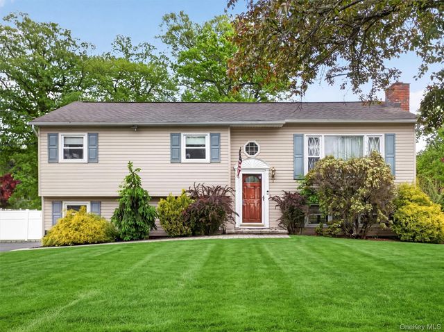 584 Babbling Brook Lane, Valley Cottage, NY 10989