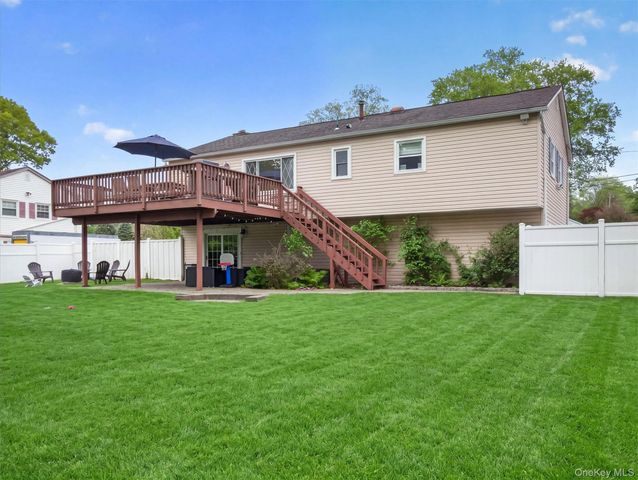 584 Babbling Brook Lane, Valley Cottage, NY 10989
