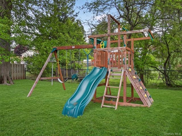 584 Babbling Brook Lane, Valley Cottage, NY 10989