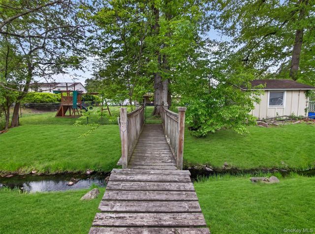 584 Babbling Brook Lane, Valley Cottage, NY 10989