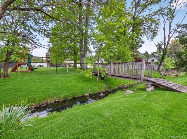 584 Babbling Brook Lane, Valley Cottage, NY 10989