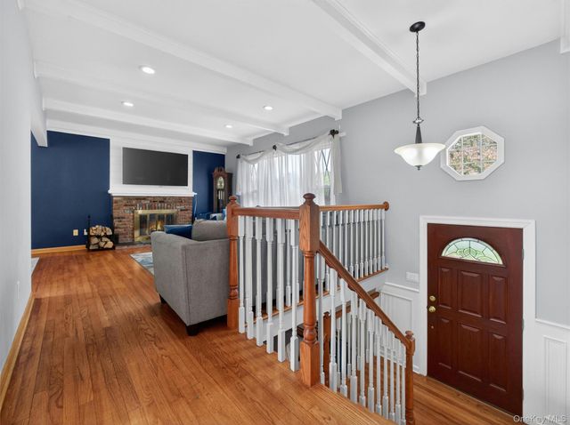 584 Babbling Brook Lane, Valley Cottage, NY 10989