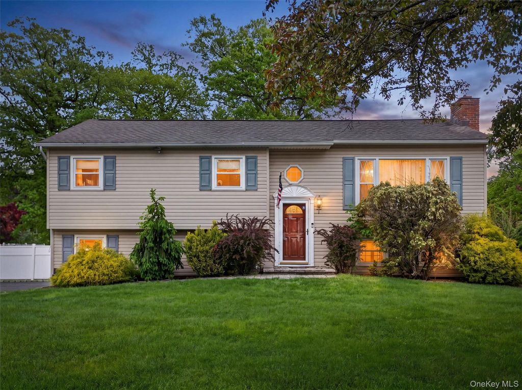 584 Babbling Brook Lane, Valley Cottage, NY 10989