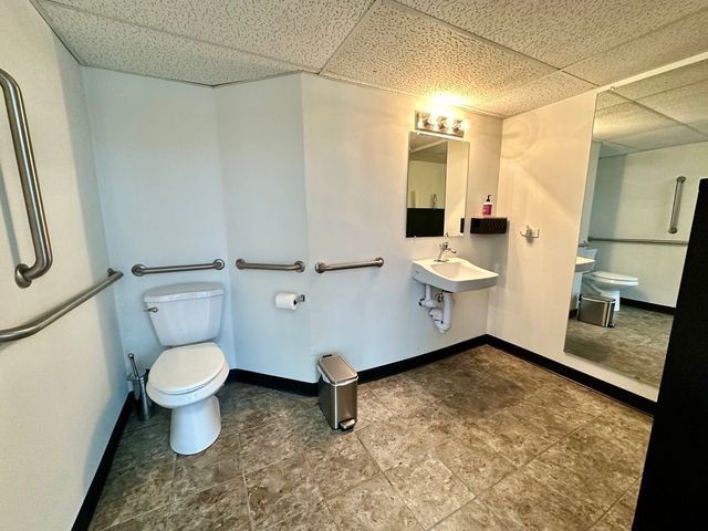 7872 Lincoln Avenue, Skokie, IL 60077