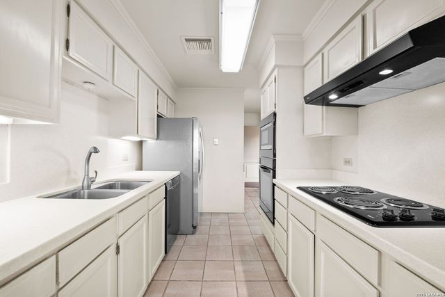 4001 N New Braunfels APT 300A, San Antonio, TX 78209