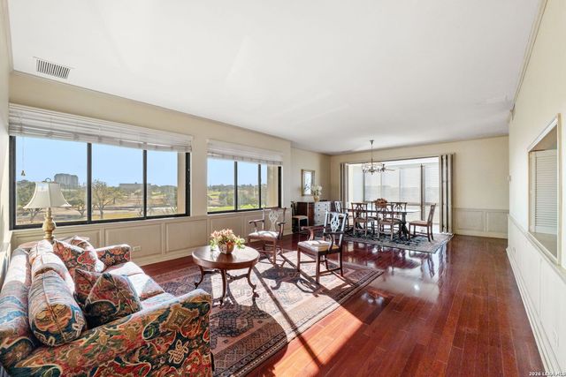 4001 N New Braunfels APT 300A, San Antonio, TX 78209