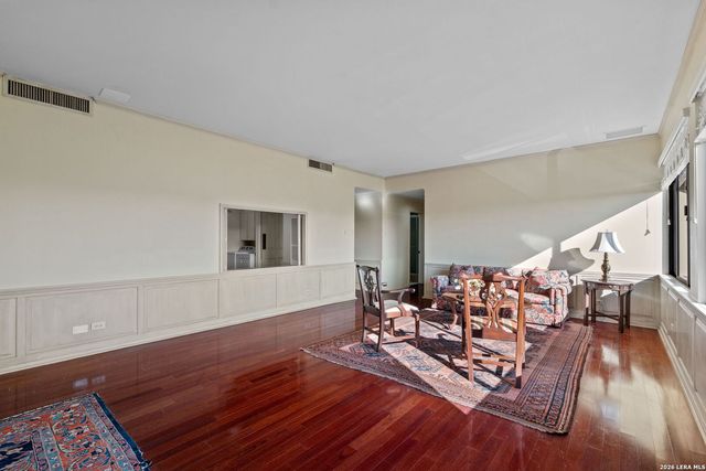 4001 N New Braunfels APT 300A, San Antonio, TX 78209