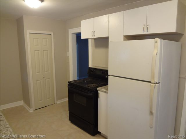 8127 Orchard Avenue, Warren, MI 48089