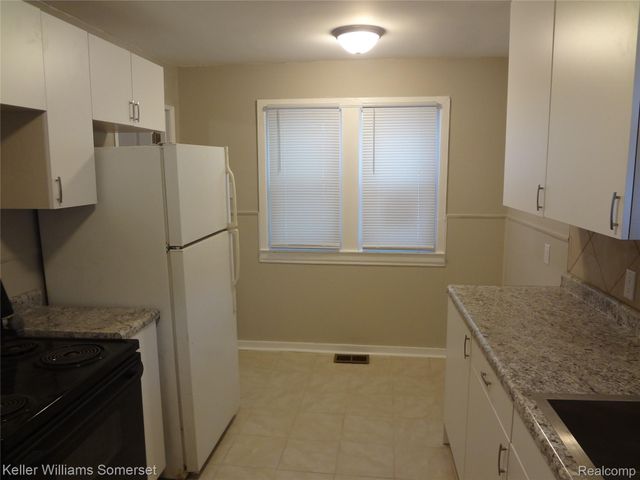 8127 Orchard Avenue, Warren, MI 48089