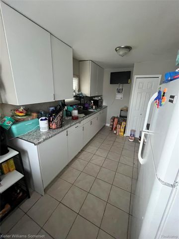 8127 Orchard Avenue, Warren, MI 48089