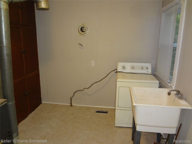 8127 Orchard Avenue, Warren, MI 48089