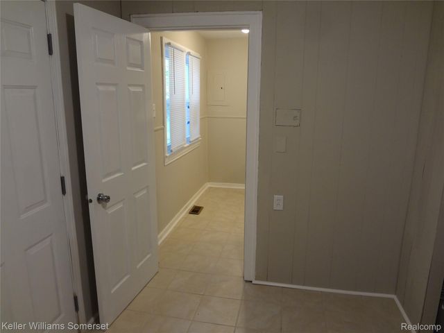 8127 Orchard Avenue, Warren, MI 48089