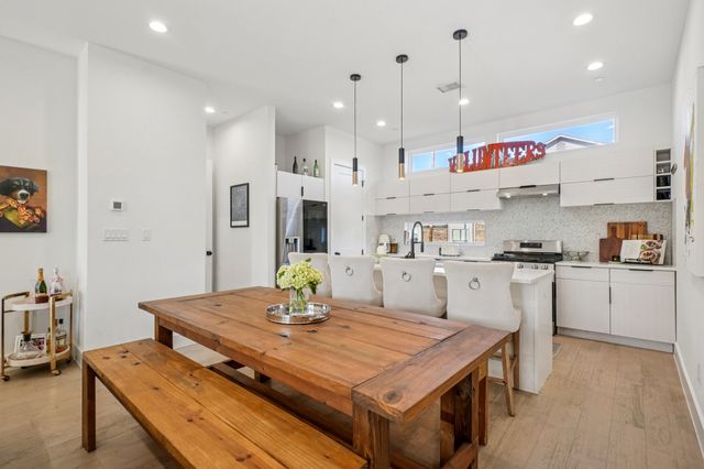 145 N Henderson Avenue 102, Dallas, TX 75214